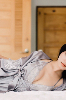无法触碰的她